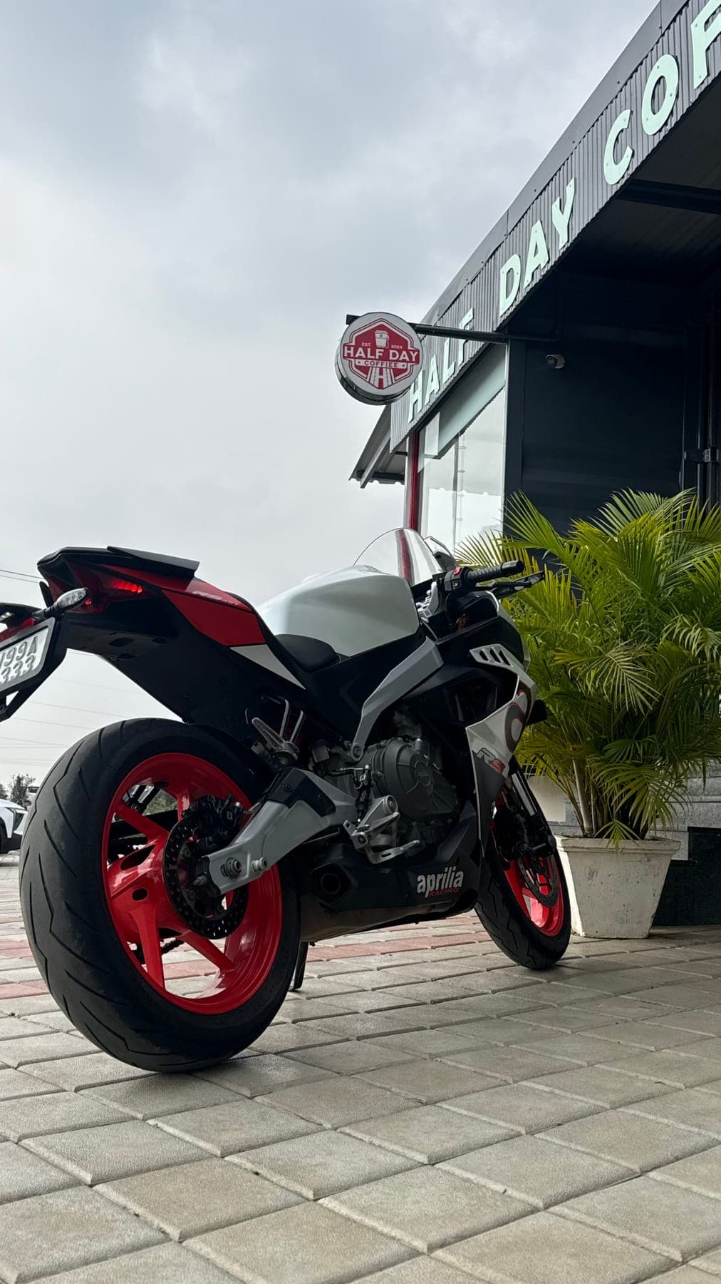 Black sportbike at HalfDay Coffiee